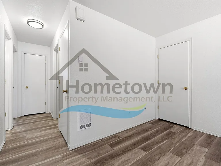 703 N Compton St — Photo 68