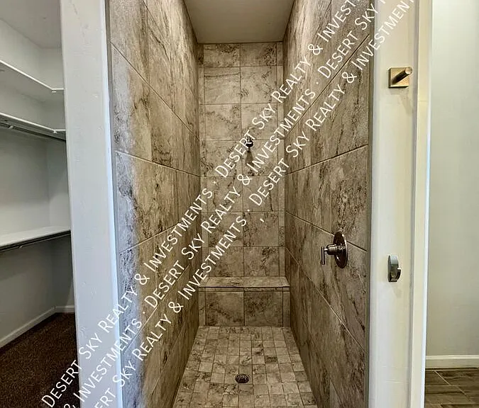 2427 Elena Way — Photo 15