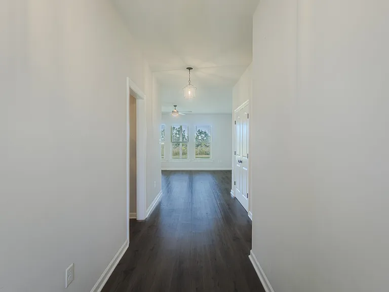 1835 Bowen Rd — Photo 2