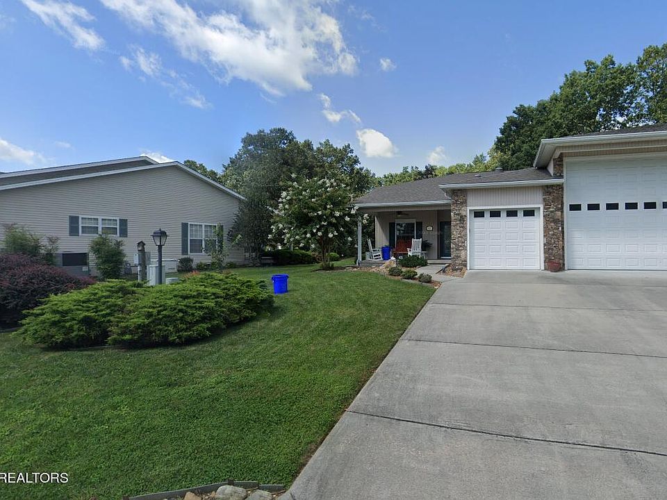 1st image of 451 The Gardens Dr