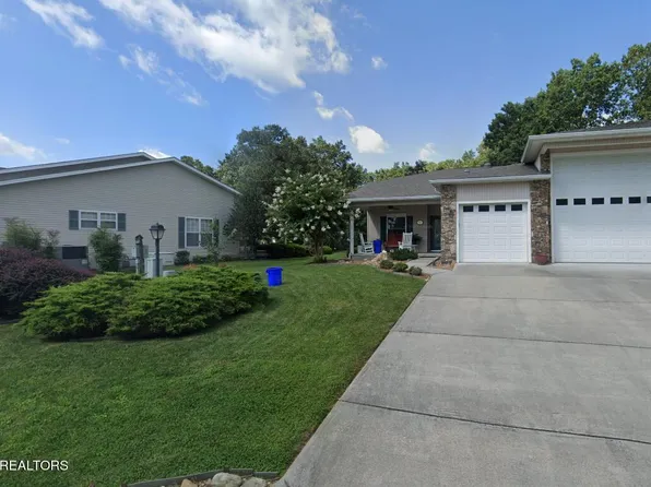 451 The Gardens Dr, Crossville, TN 38555