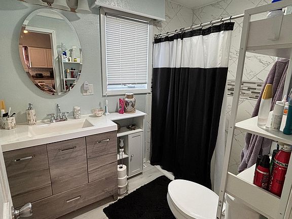 4th image of 620 N State St