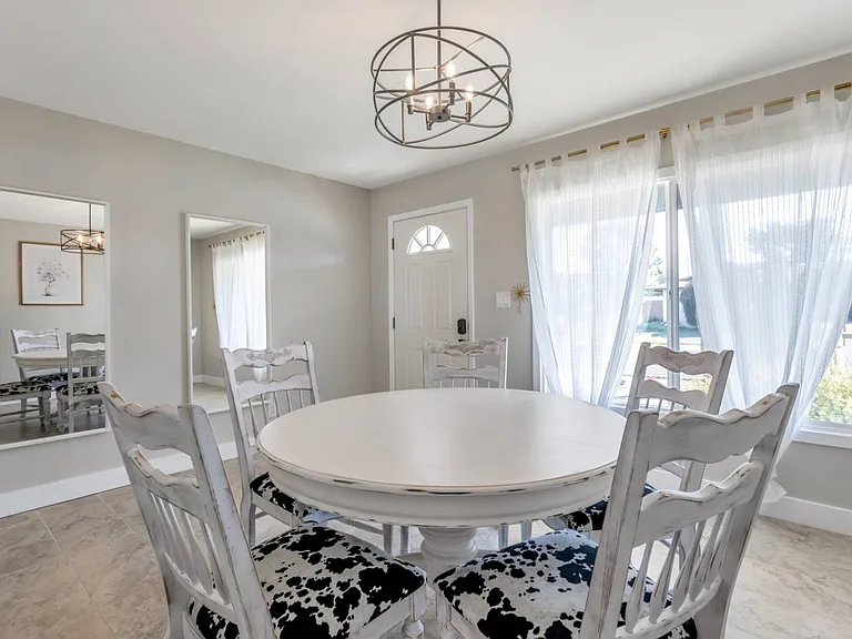 2124 E Hillery Dr — Photo 19