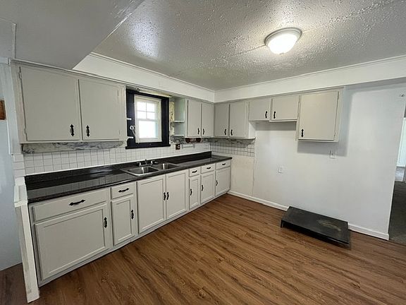3rd image of 367 Troup St Unit 3