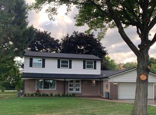38321 Foxcroft St, Harrison Township, MI