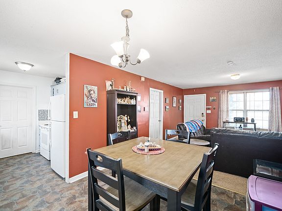 5th image of 427 Donna Dr