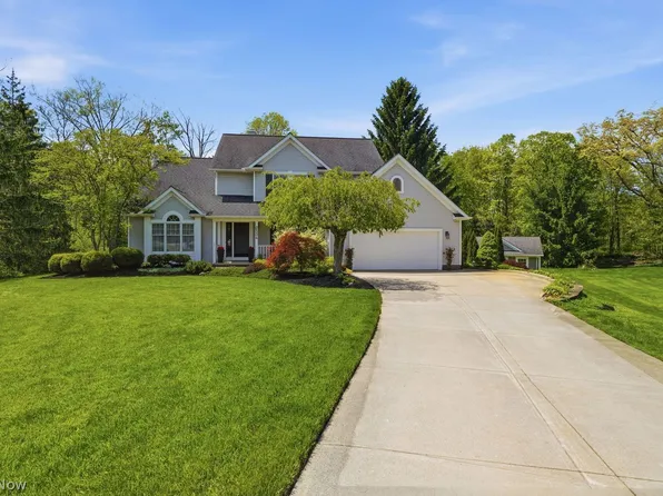 2534 Maple View Ln, Willoughby Hills, OH 44094