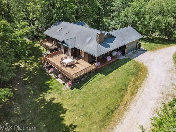 17095 Rose Hill Rd, Pinckney, MI 48169