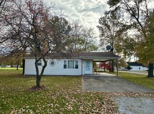 124 Howell St, Cisne, IL 62823