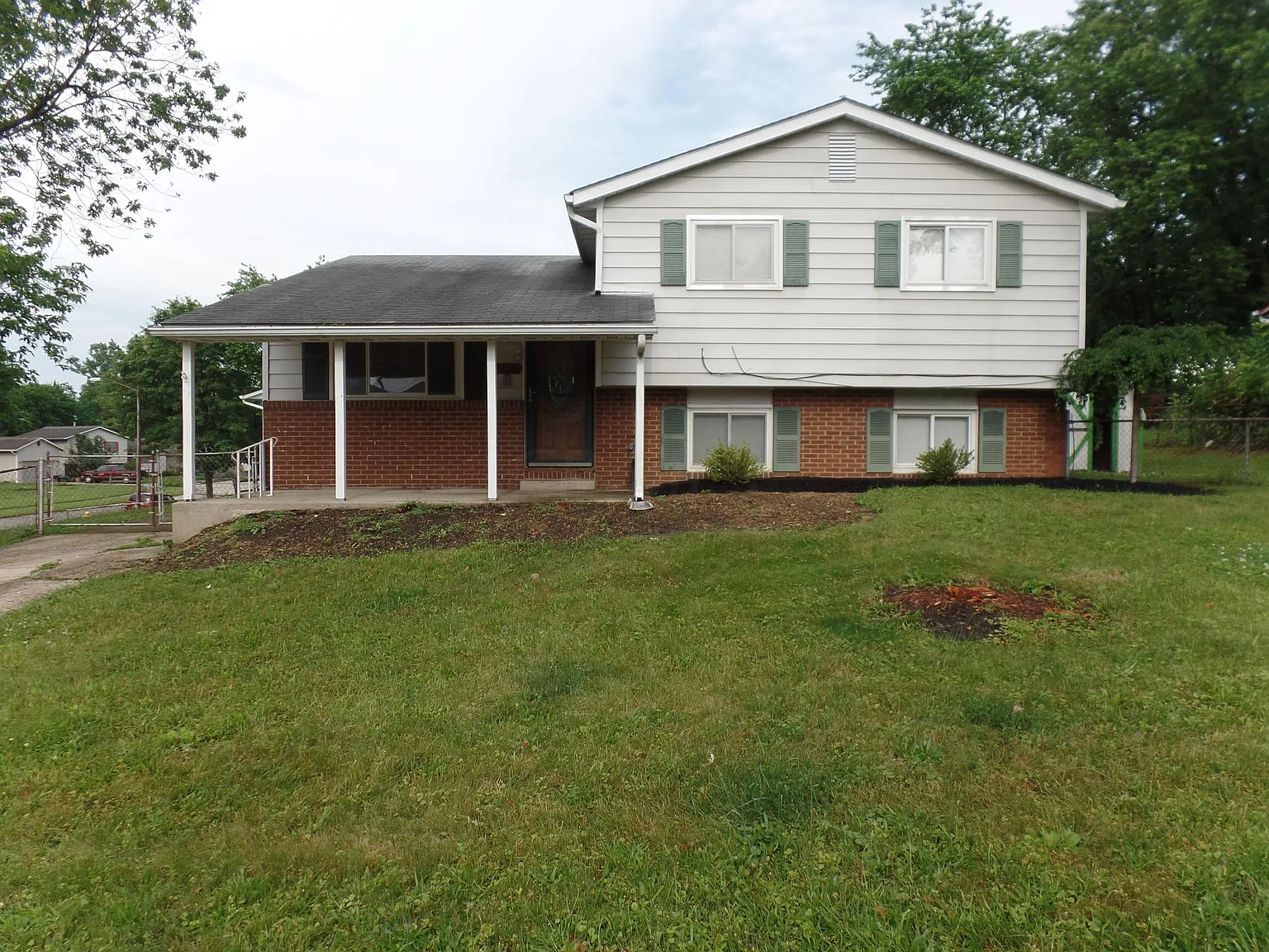 3250 Tareyton Dr photo 1