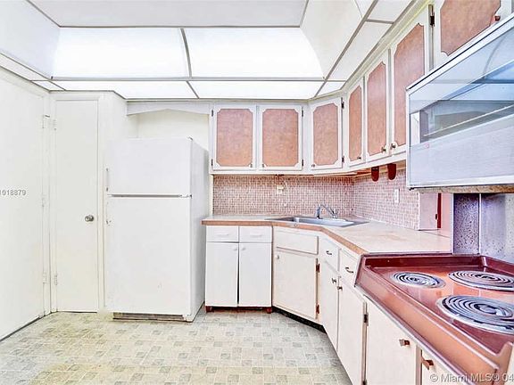 2nd image of 1540 NE 191st St APT 111