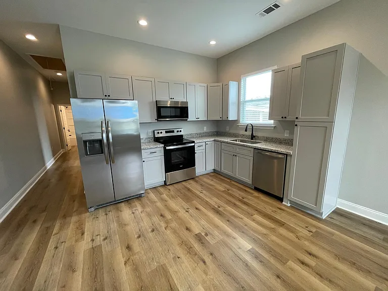 507 Center St #B — Photo 3
