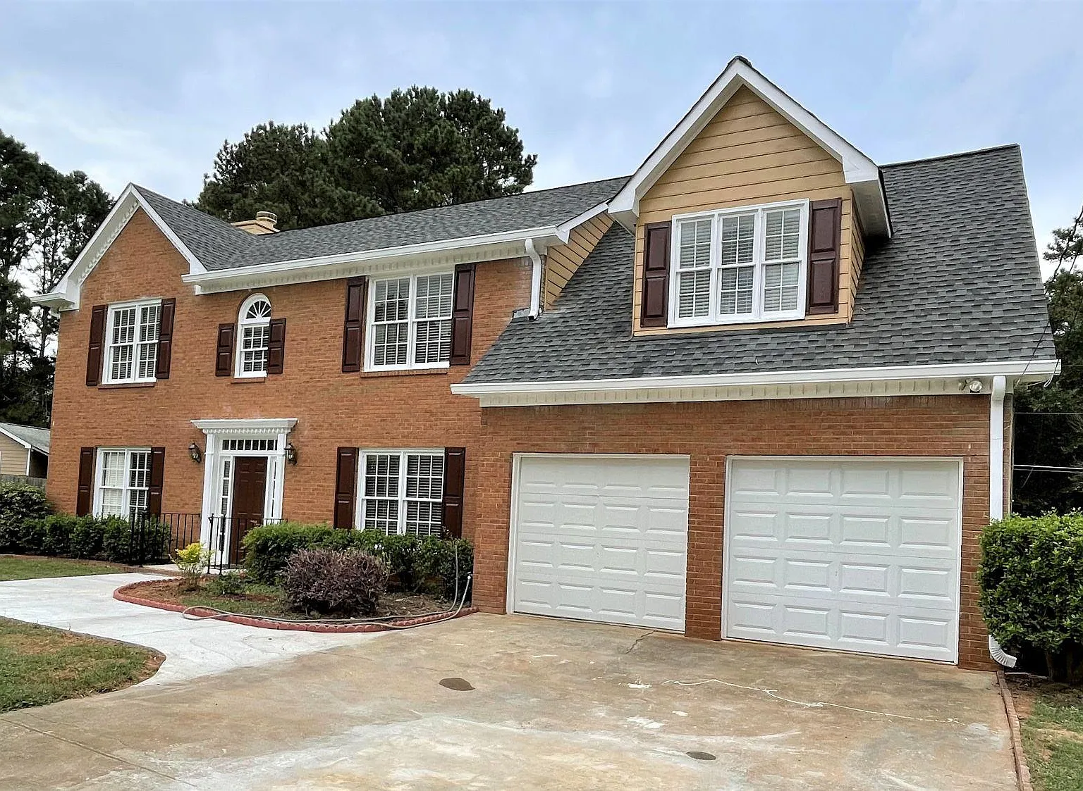 4 bed, 2512 sqft, $2,600 — Photo 2