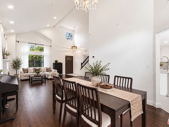 5th image of 126 Bloom Dr