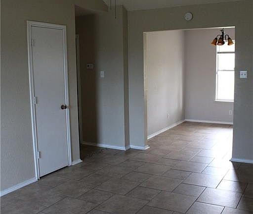 5th image of 2706 Timberline Dr