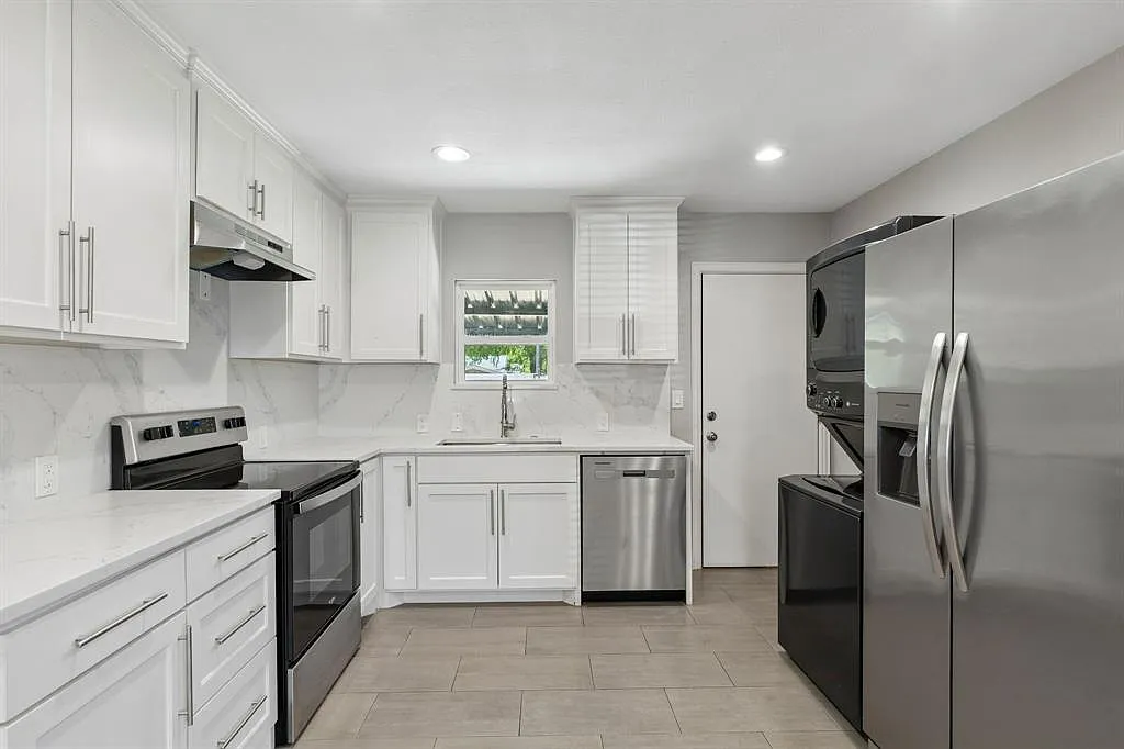 4 bed, 1196 sqft, $3,350 — Photo 2