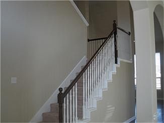 3rd image of 905 Royal Oaks Dr