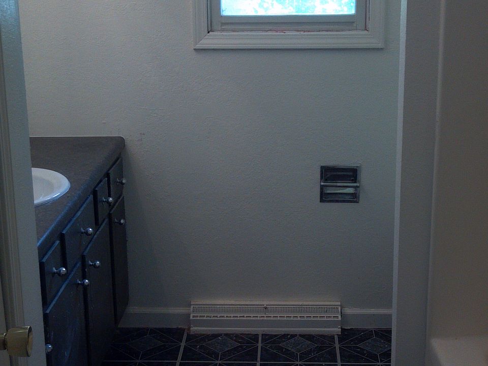 2nd image of 1403 E Poplar St APT 2
