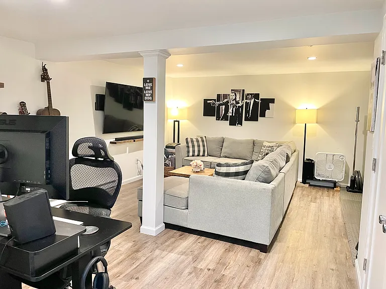 240 Wardwell St #17 — Photo 22
