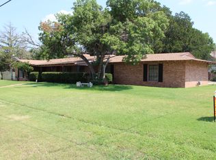 701 E Wichita St, Henrietta, TX 76365