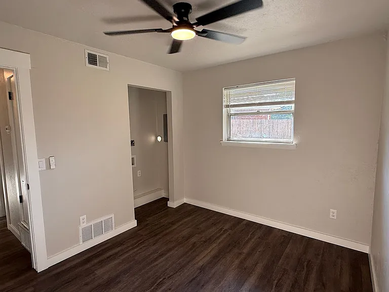 2209 Marshall Dr — Photo 31