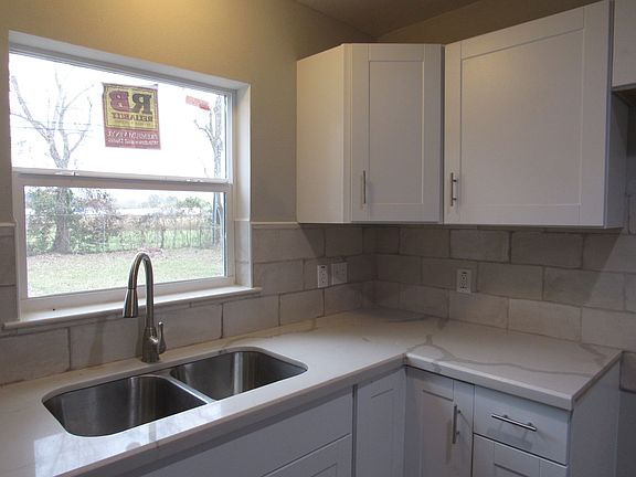 3rd image of 5735 Doulton Dr