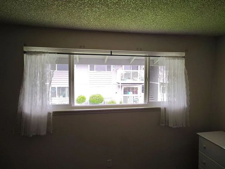 885 NE Sunset St #11 — Photo 8