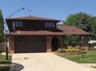 5812 W 100th Pl, Oak Lawn, IL