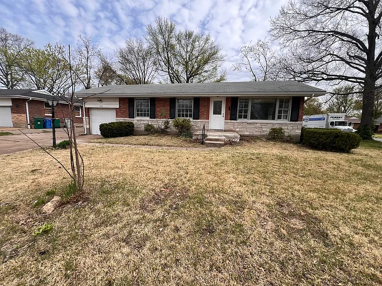 1243 Mead Dr — Photo 1