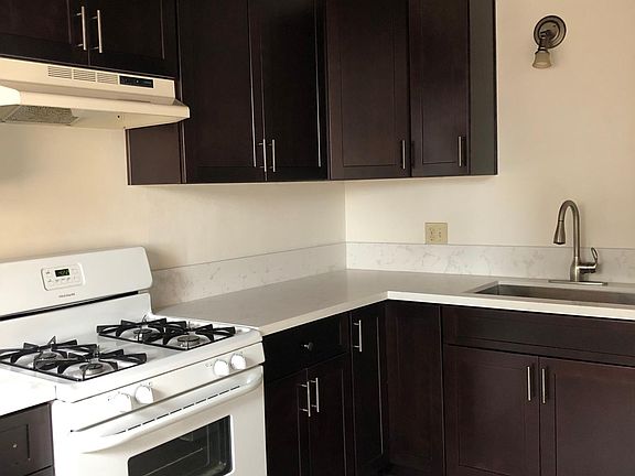 3rd image of 4805 Dubois Dr