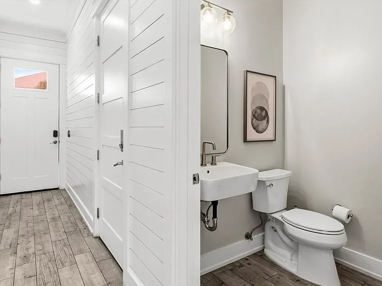 503 Albatross St — Photo 9
