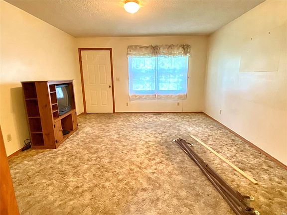 4th image of 503 S 6th St