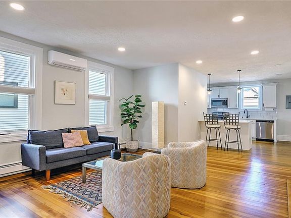 4th image of 487 Washington St #1