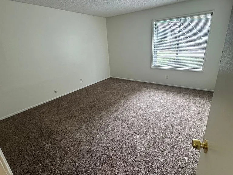 1735 E Washington St #E11 — Photo 5