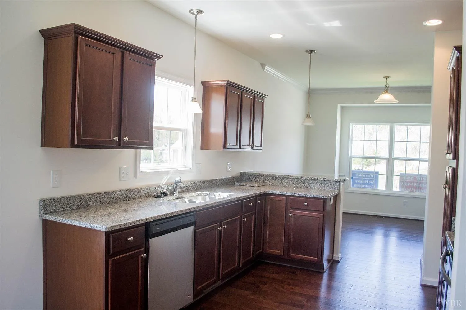 3 bed, 2.5 bath, 1632 sqft, $1,999 — Photo 2