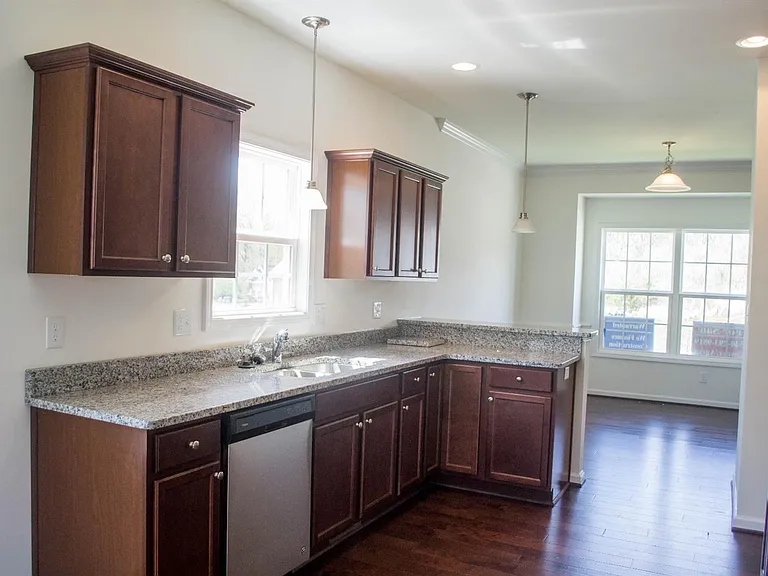 105 Red Maple Ct — Photo 2