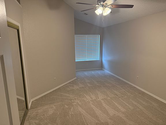 3rd image of 1318 Daffodil Ln