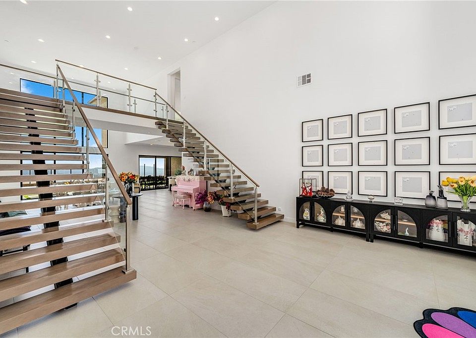 20244 W Albion Way, Northridge, CA 91326 | MLS #SR26181398 | Zillow