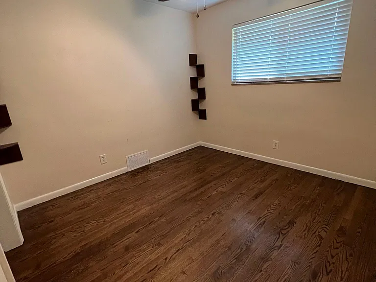 38259 Sheffield St — Photo 10
