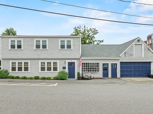 2 Central St, Marblehead, MA 01945