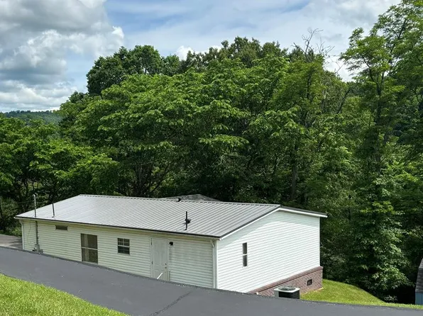 292 Vickey Dr, Richlands, VA 24641