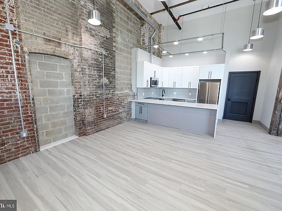 3rd image of 1810 E Venango St #506