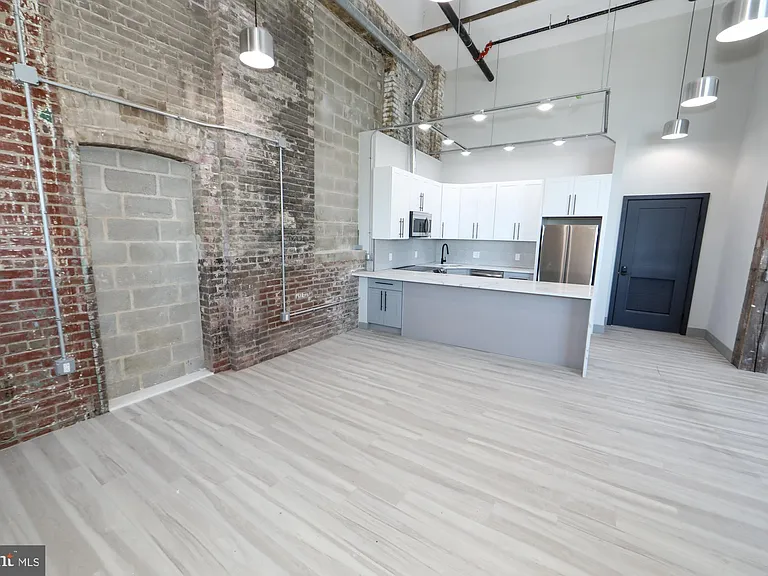 1810 E Venango St #506 — Photo 3