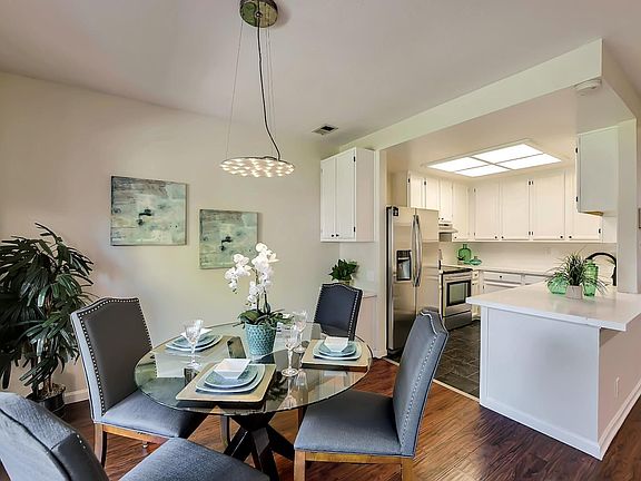 5th image of 348 Kenbrook Cir