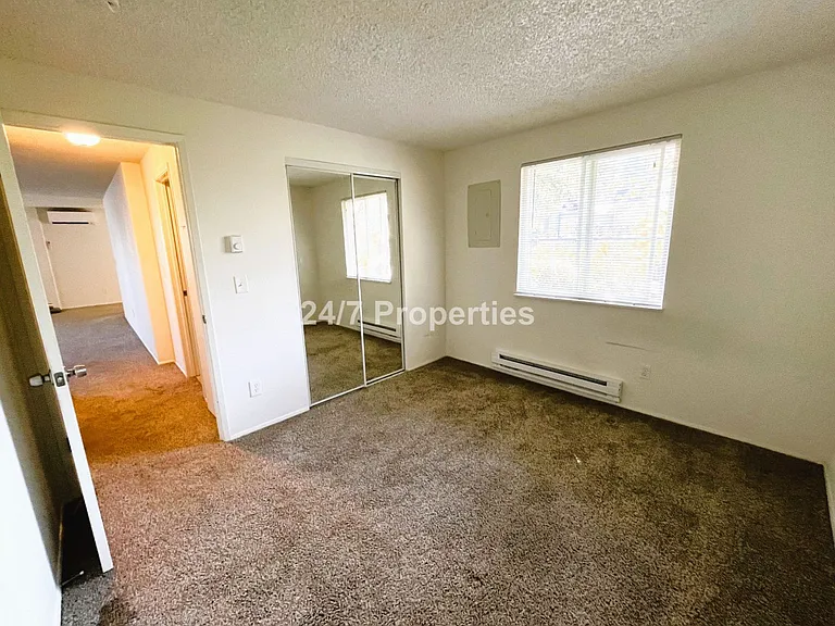 6421 SE 52nd Ave — Photo 14