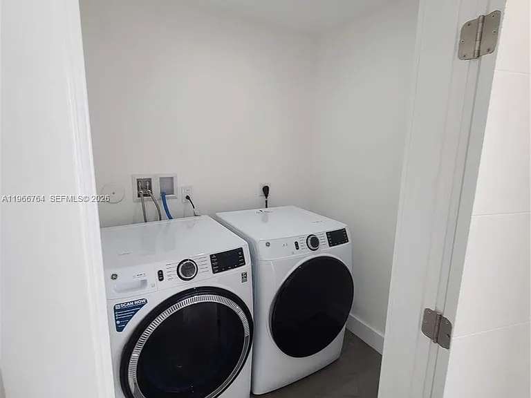 825 Michigan Ave #7 — Photo 23