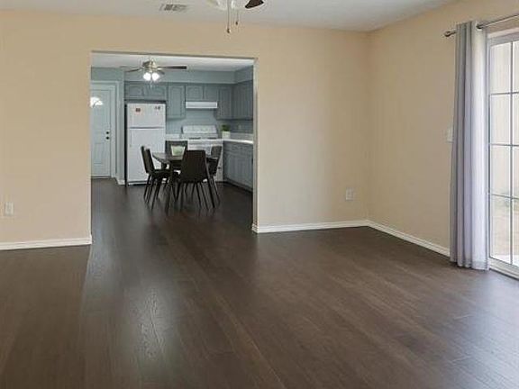 4th image of 2061 Retama Dr