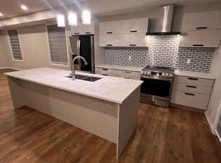 1371 Maxime St #A, Ottawa, ON K1B3L2