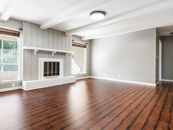 5th image of 3013 W Woodbridge Dr