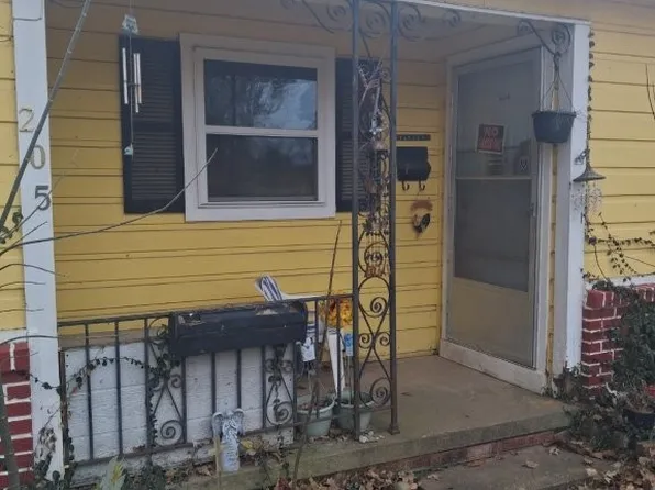 205 NW G St, Bentonville, AR 72712